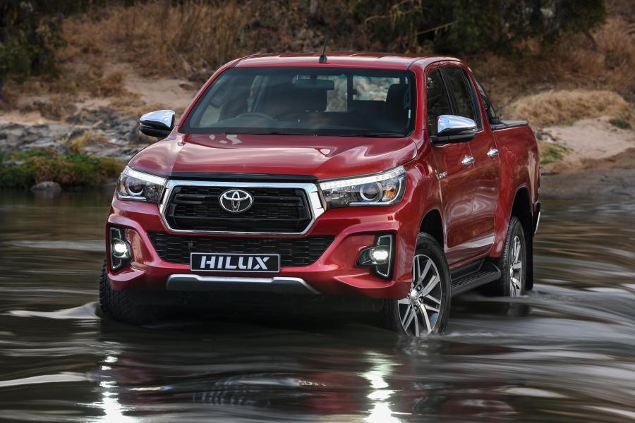  Toyota Hilux 4x4 Raider Double Cab 2018 года  (ZA) (фото 18 из 40)